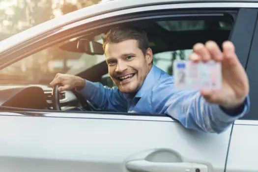 Okres próbny prawa jazdy - kto go obejmie i jakie są zasady?