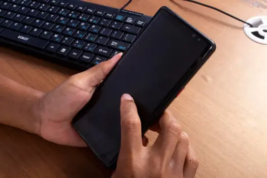 Samsung DeX - jak podłączyć telefon do monitora i klawiatury