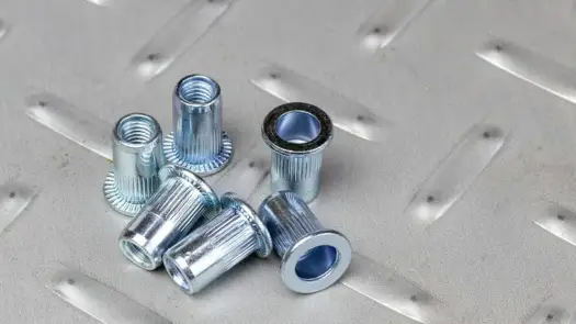 Nitonakrętki - Jak wybrać materiał? Stal, aluminium, nierdzewka.