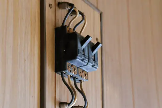 Wzór na impedancję pętli zwarcia - klucz do bezpieczeństwa instalacji