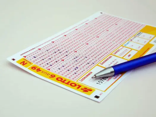 Zarobki pracownika Lotto - Ile naprawdę zarobisz w kolekturze?