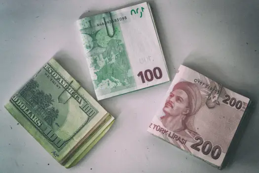 Waluta na Cyprze - Euro vs Lira - Jak płacić bez stresu?
