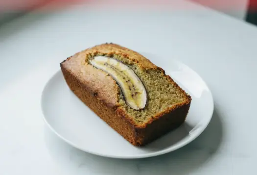 Bananowy chlebek w airfryerze - prosty sposób na miękki środek
