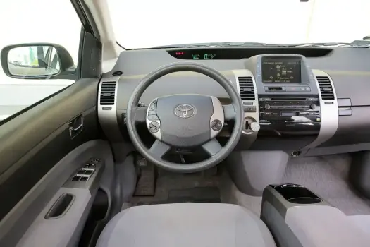 Toyota Prius 2 - czy nadal ma sens? Kupić czy odpuścić?