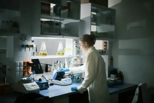 Analityk laboratoryjny - zarobki. Ile zarabia się w labie?