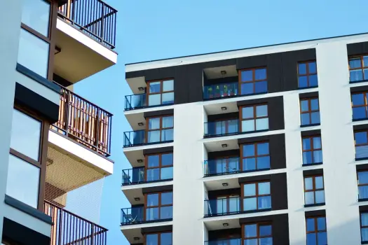 Loggia a balkon - Kluczowe różnice i co wybrać dla siebie?