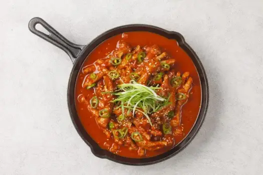 Gochujang - jak używać koreańskiej pasty? Sosy i marynaty
