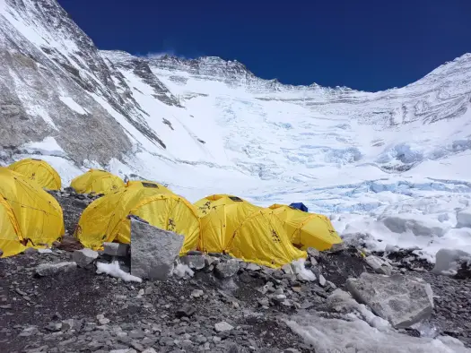 Mount Everest - Logistyka, koszty i zagrożenia wyprawy