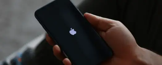 Jak wyłączyć iPhone'a bez dotyku - Szybki restart dla każdego modelu