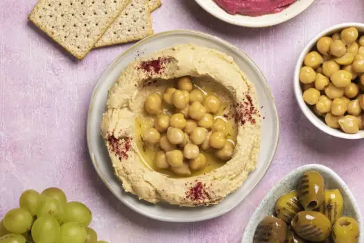 Czy hummus jest dietetyczny? Odkryj jego zdrowotne korzyści i pułapki