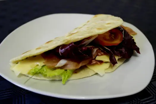 Piadina - włoski placek idealny? Przepis, sekrety i triki