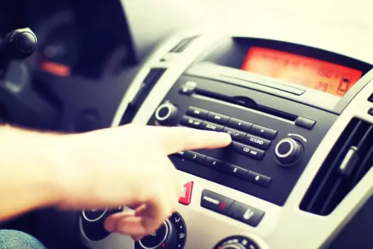 Jak podłączyć radio samochodowe, by trzymało pamięć? - Poradnik
