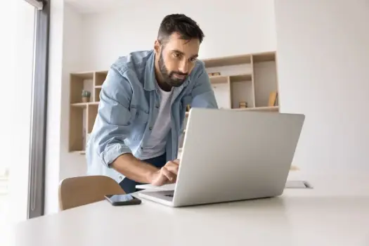 Umowa o pracę, zlecenie, dzieło i B2B - co naprawdę daje etat?