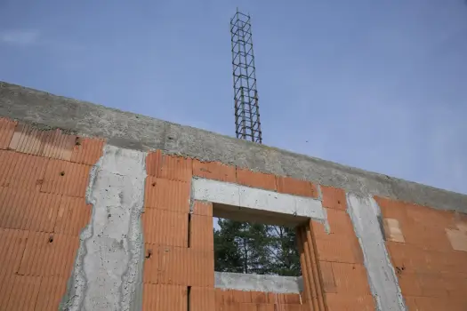 Wieniec ściany szczytowej - jak go wykonać bez błędów?