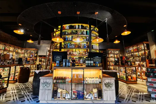 Dom Whisky Jastrzębia Góra: Menu, Ceny i Oferta Whisky