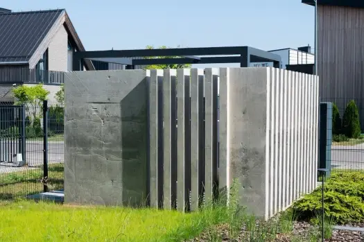 Jak zrobić ogrodzenie z betonu architektonicznego - uniknij najczęstszych błędów