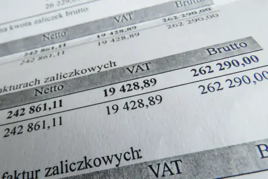Zwolnienie podmiotowe z VAT - limit 240 000 zł. Czy na pewno się opłaca?