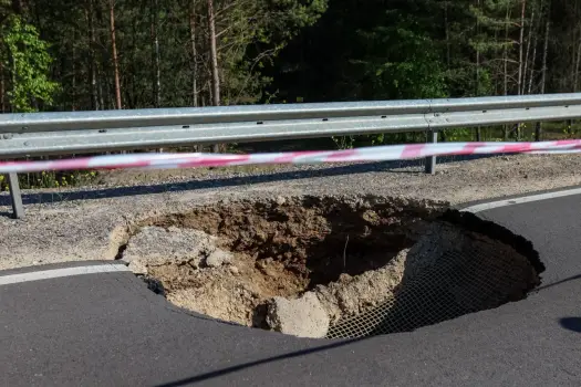 Obwodnica Bolesławia - Dlaczego zapadliska niszczą nową drogę?