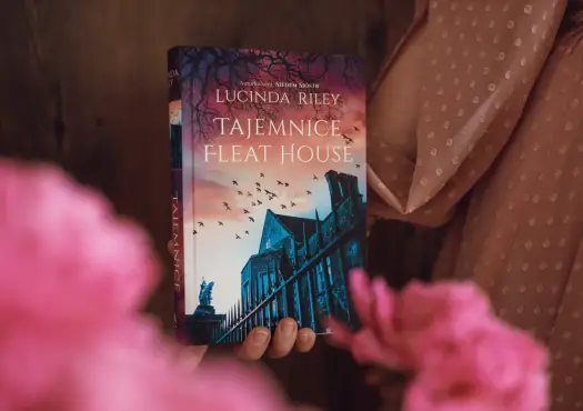 Tajemnice Fleat House: Lucinda Riley jej jedyny kryminał. Warto?