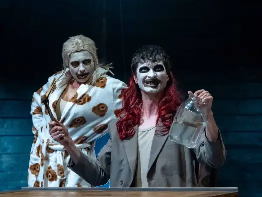 Ubu Król - Czy dynastia to tylko kostium? Analiza Jarry'ego