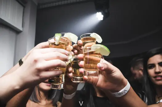 Margarita: Tequila czy Mezcal? Odkryj kluczową różnicę smaku