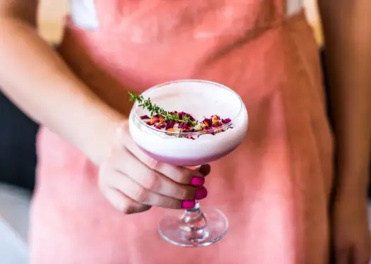 Pink Lady cocktail - Zrób idealny drink w domu krok po kroku