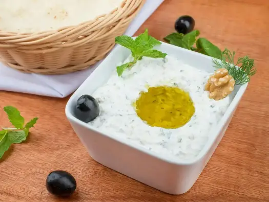 Tzatziki idealne - przepis na kremowy sos bez błędów