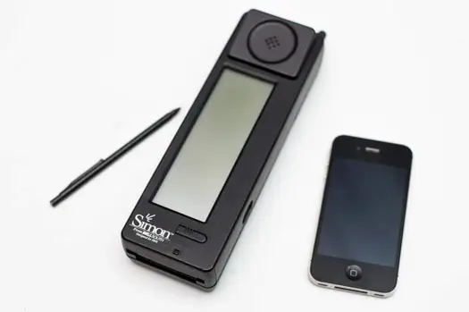 Kiedy powstał pierwszy smartfon? Poznaj IBM Simon i jego historię