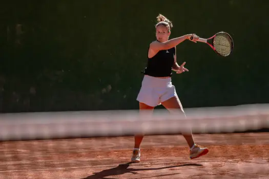 Backhand w tenisie - technika, chwyt i ćwiczenia