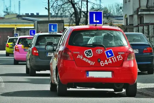 Instruktor nauki jazdy - Ile zarabia naprawdę? Sprawdź!