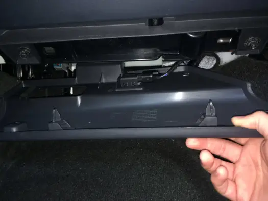 Wymiana filtra kabinowego Volvo V60 - Czy to naprawdę proste?