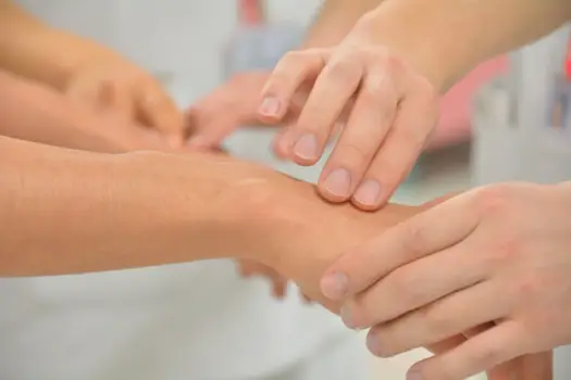 Drżenie rąk z nerwów - Kiedy to lęk, a kiedy choroba?