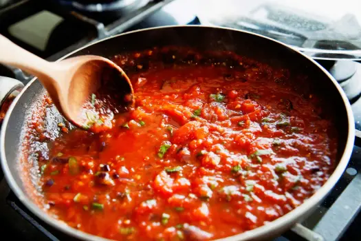 Jak pasteryzować sos do spaghetti z mięsem mielonym, aby nie stracić smaku