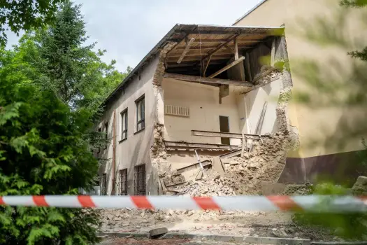 Zawalenie się budynku - co robić od pierwszych minut?