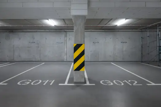 Ile kosztuje miejsce parkingowe pod blokiem? Poznaj realne koszty.