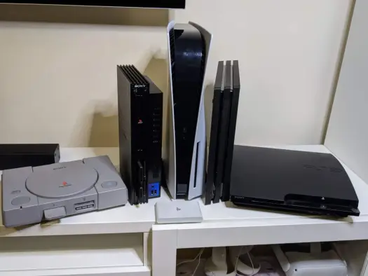 PS4 vs PS5 - Czy warto jeszcze kupić starszą konsolę?