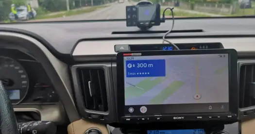 Yanosik w Android Auto - czy to ma sens? Sprawdź!