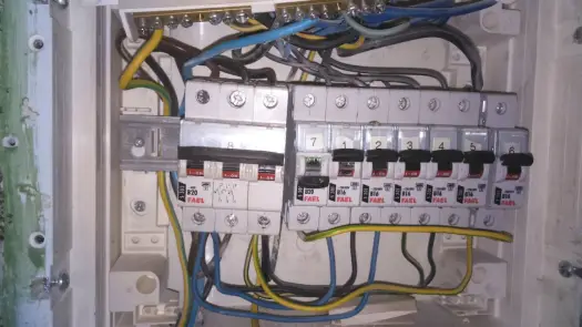 Brak jednej fazy (bezpieczniki ok)? Sprawdź, zanim wezwiesz elektryka