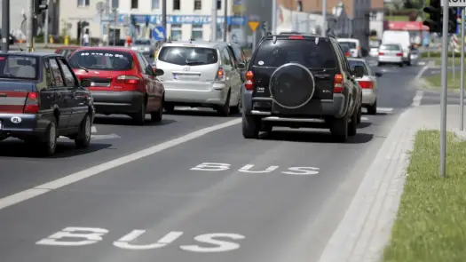 Pas dla autobusów - Kto może nim jechać i jak uniknąć mandatu?