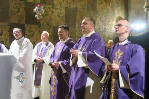Czuwanie w kościele: co to jest i dlaczego jest tak ważne?