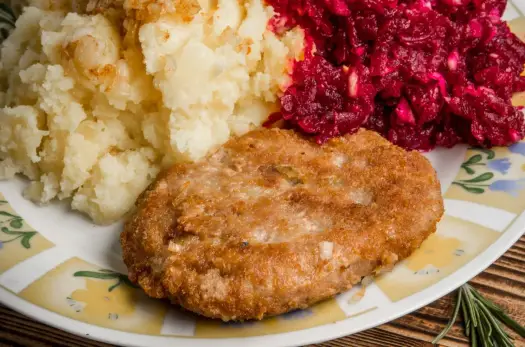 Sznycel cielęcy - przepis na chrupiący i lekki kotlet