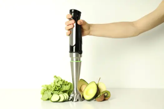Jak wyczyścić blender ręczny z włóknistych resztek? Szybki sposób