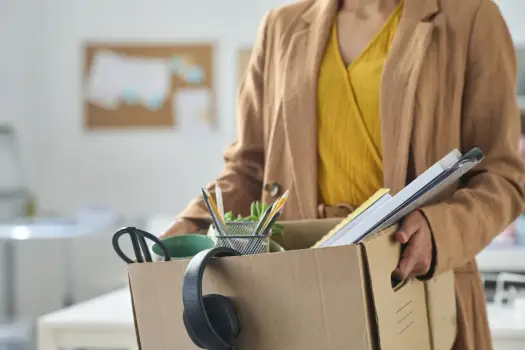 Czy można złożyć wypowiedzenie na zwolnieniu? Zasady i finanse
