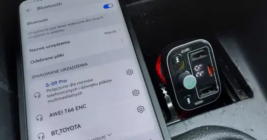 Transmiter FM: Jak działa, podłączyć i cieszyć się muzyką?