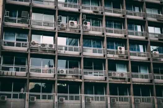 Czy balkon wlicza się do metrażu? Poznaj zasady i uniknij błędów