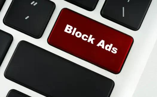 Adblock blokuje stronę? Jak wyłączyć blokadę reklam - poradnik.