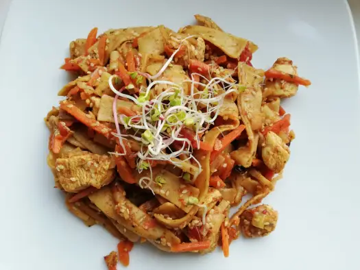 Makaron po tajsku - Przepis, który zawsze się udaje.