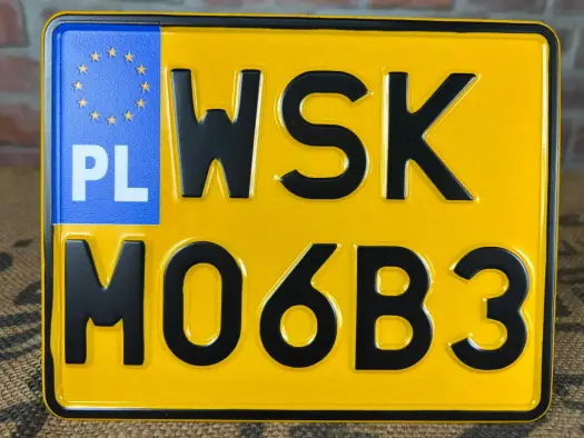 Rejestracja WSK - Żółte tablice czy zwykła? Sprawdź!
