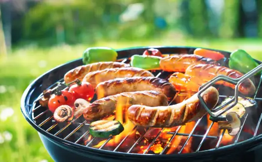 Ile kcal ma kiełbasa z grilla? Sprawdź kaloryczność różnych rodzajów