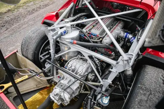 Jaki silnik ma Ferrari F40 i na co uważać przy zakupie?